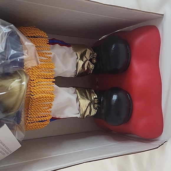 BNIB Rare Disney Battery Operated Musical Goofy Nutcracker Style Figurine - Picture 4 of 13